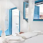 Beachfront Lampis Dolphin 4 בית נופש *