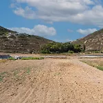Beachfront Lampis Dolphin 4 בית נופש *