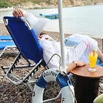 בית נופש Beachfront Lampis Dolphin 4 סקאלה