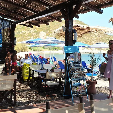 Beachfront Lampis Dolphin 4 Semesterbostad *