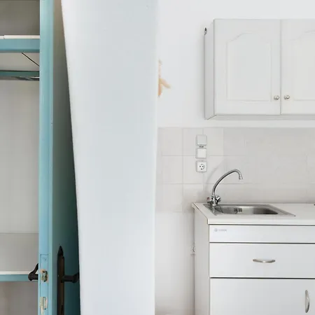 Beachfront Lampis Dolphin 4 Skala