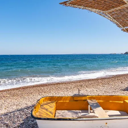 Beachfront Lampis Dolphin 4 Semesterbostad Skala