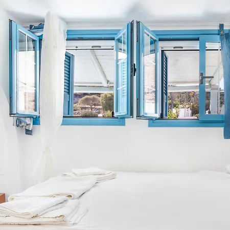 Beachfront Lampis Dolphin 4 בית נופש