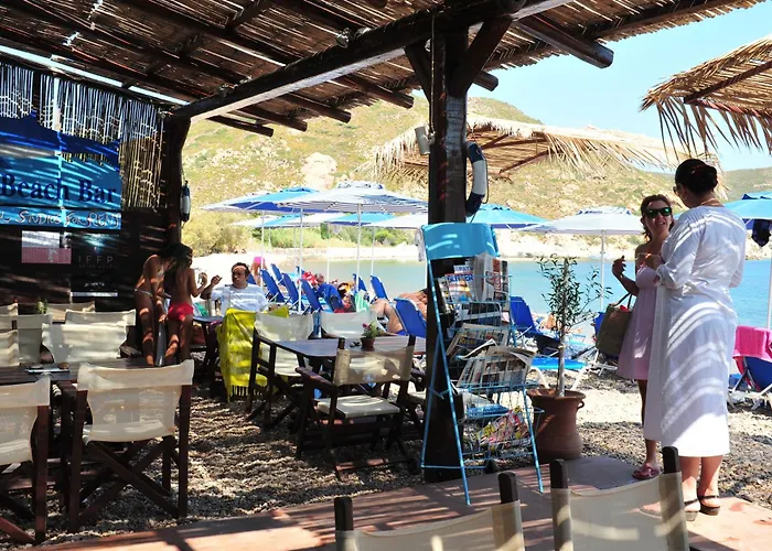 Beachfront Lampis Dolphin 4 بيت للعطل *