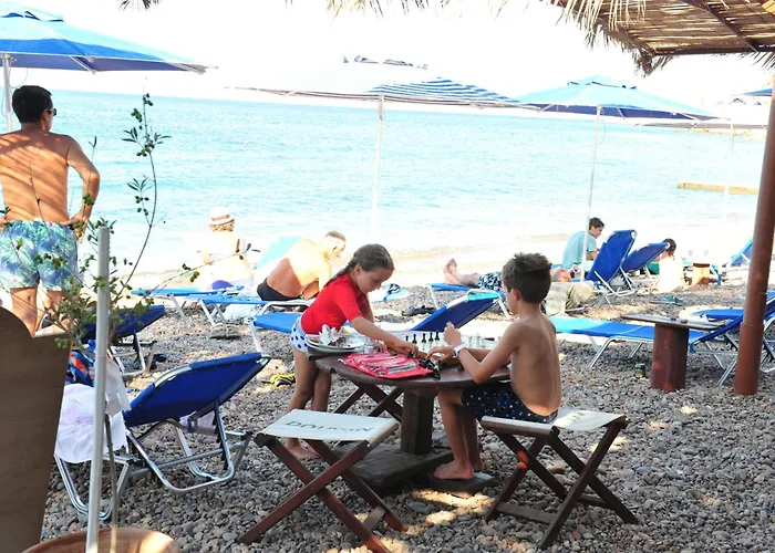 Beachfront Lampis Dolphin 4 بيت للعطل