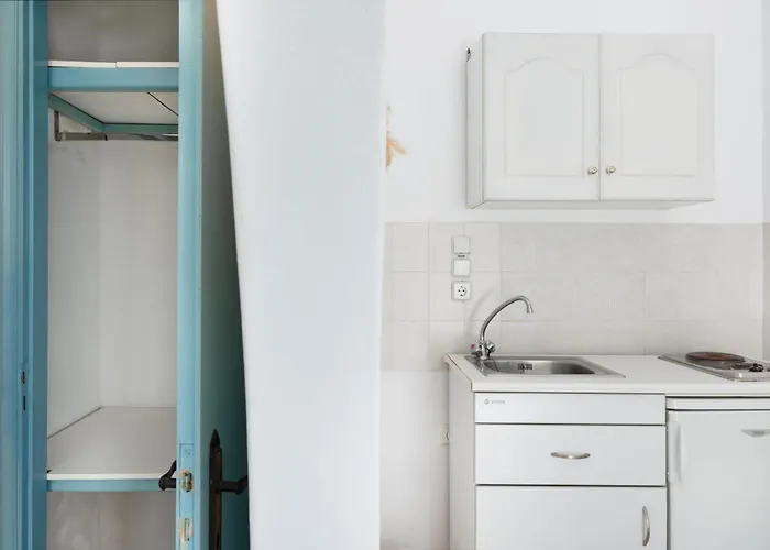 Beachfront Lampis Dolphin 4 سكالا