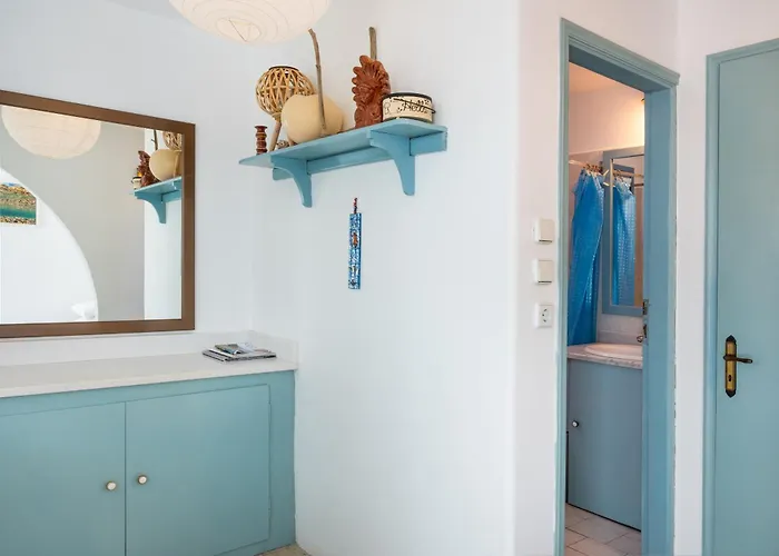 Beachfront Lampis Dolphin 4 بيت للعطل *