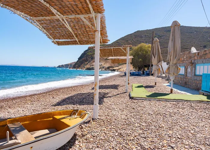 Beachfront Lampis Dolphin 4 سكالا