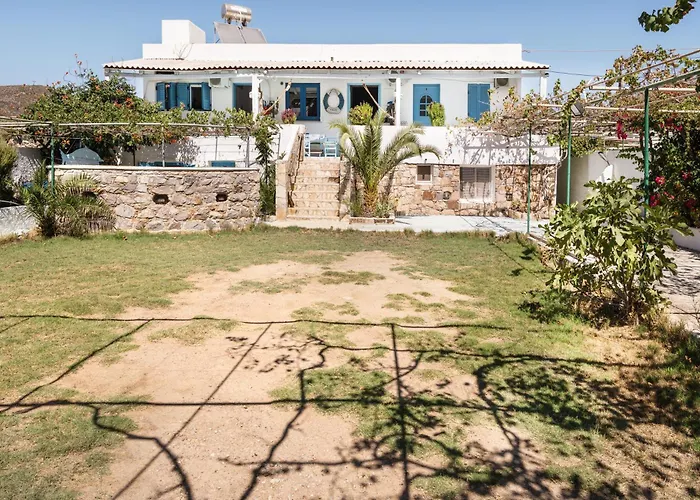 Beachfront Lampis Dolphin 4